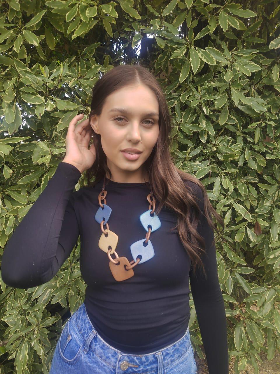 Chunky Chained Squares Wooden Necklace N7-1132