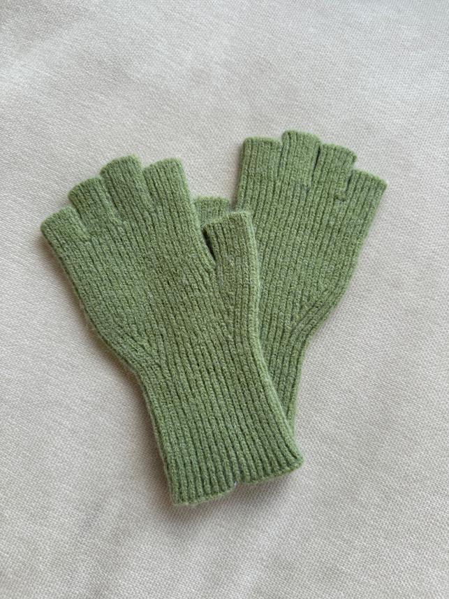 Fingerless Knit Gloves GLO16
