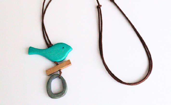 Little Birdie Sitting on a Stick Necklace N7-811