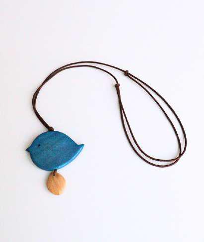 Round Wooden Little Birdie Necklace N7-815
