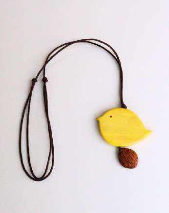Round Wooden Little Birdie Necklace N7-815