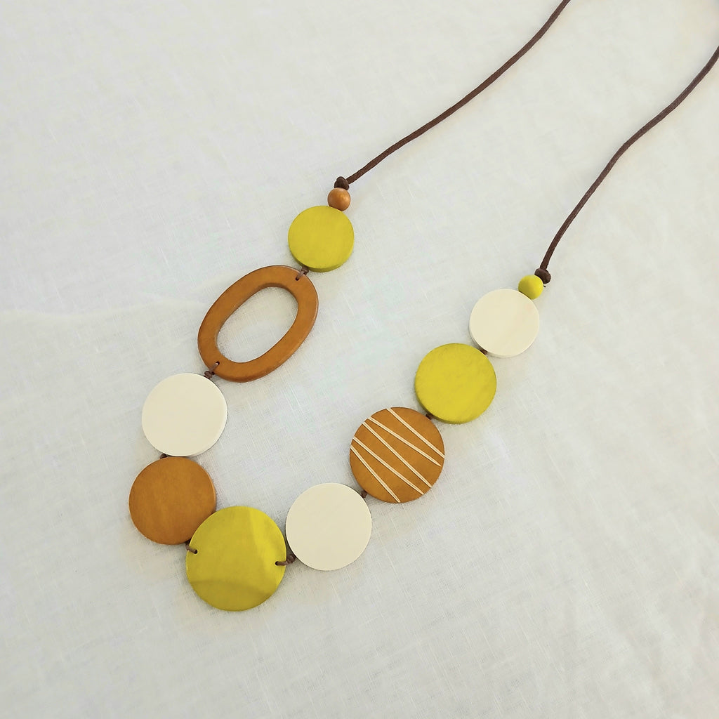 Wooden Circles with Oval Bead Necklace N7-1347