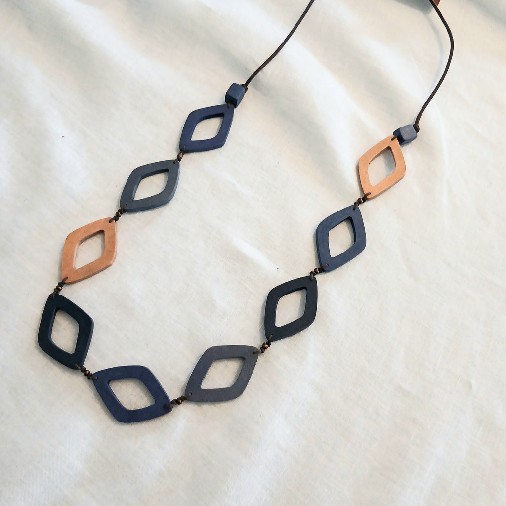 Diamond Shaped Wooden Beads Necklace N7-906