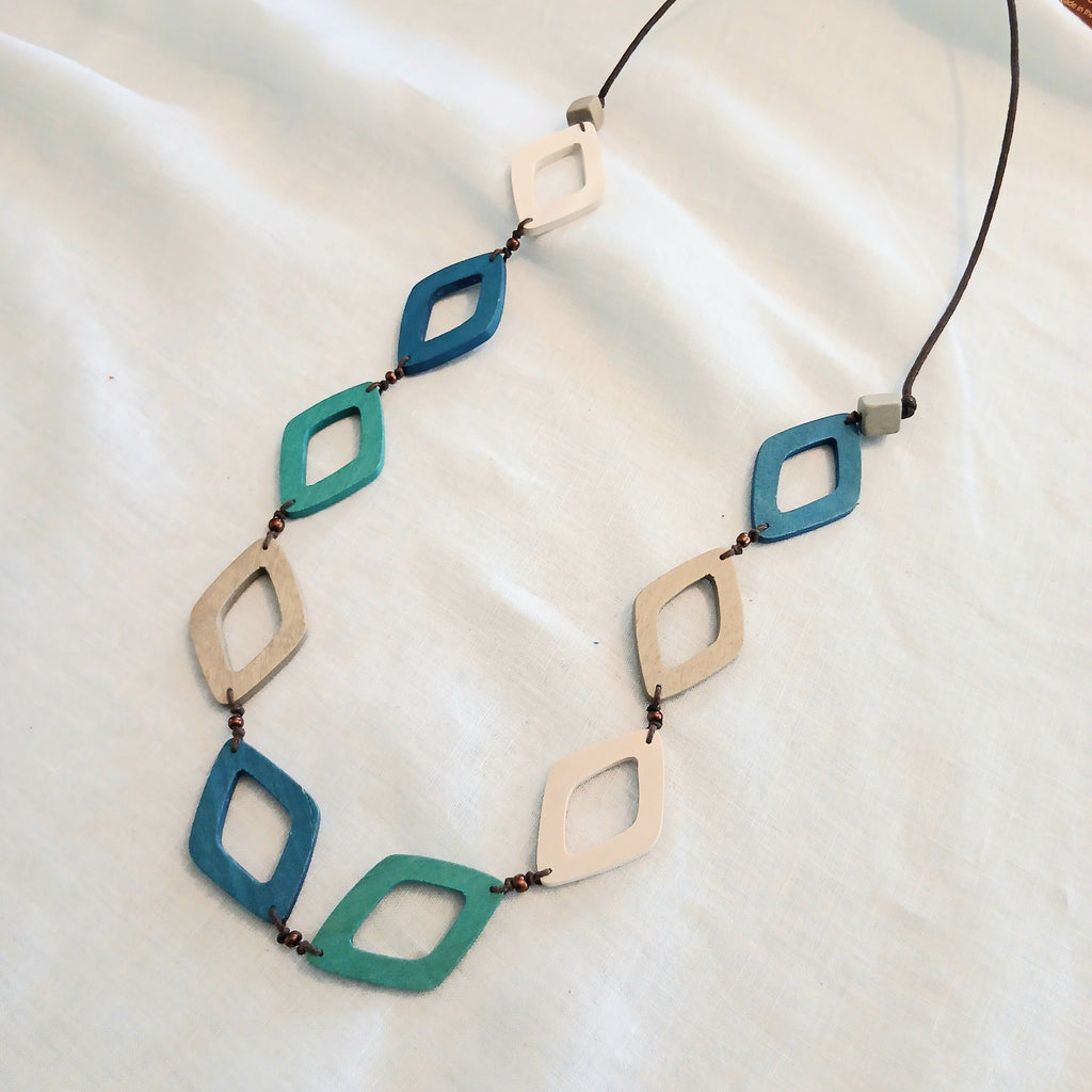 Diamond Shaped Wooden Beads Necklace N7-906