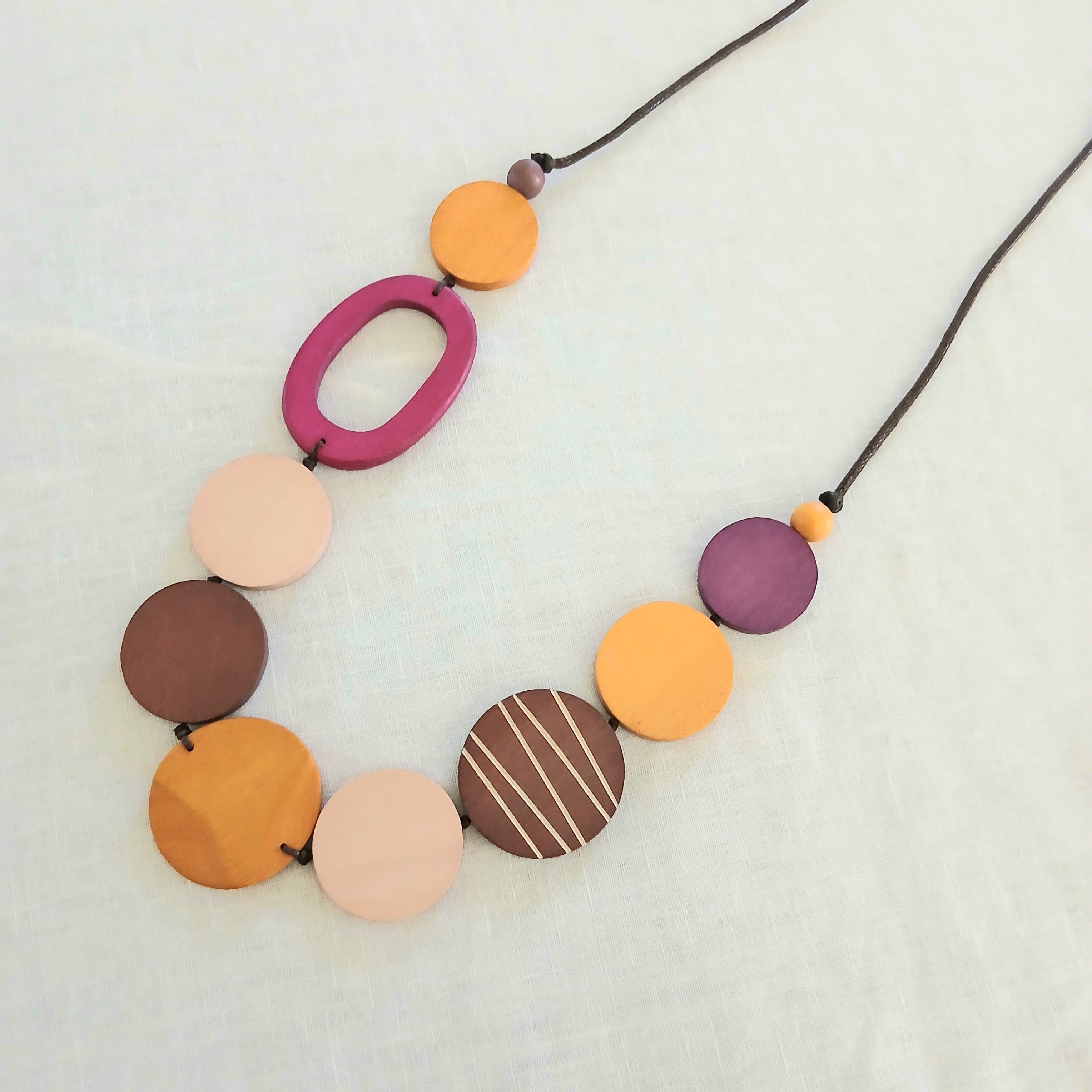 Wooden Circles with Oval Bead Necklace N7-1347