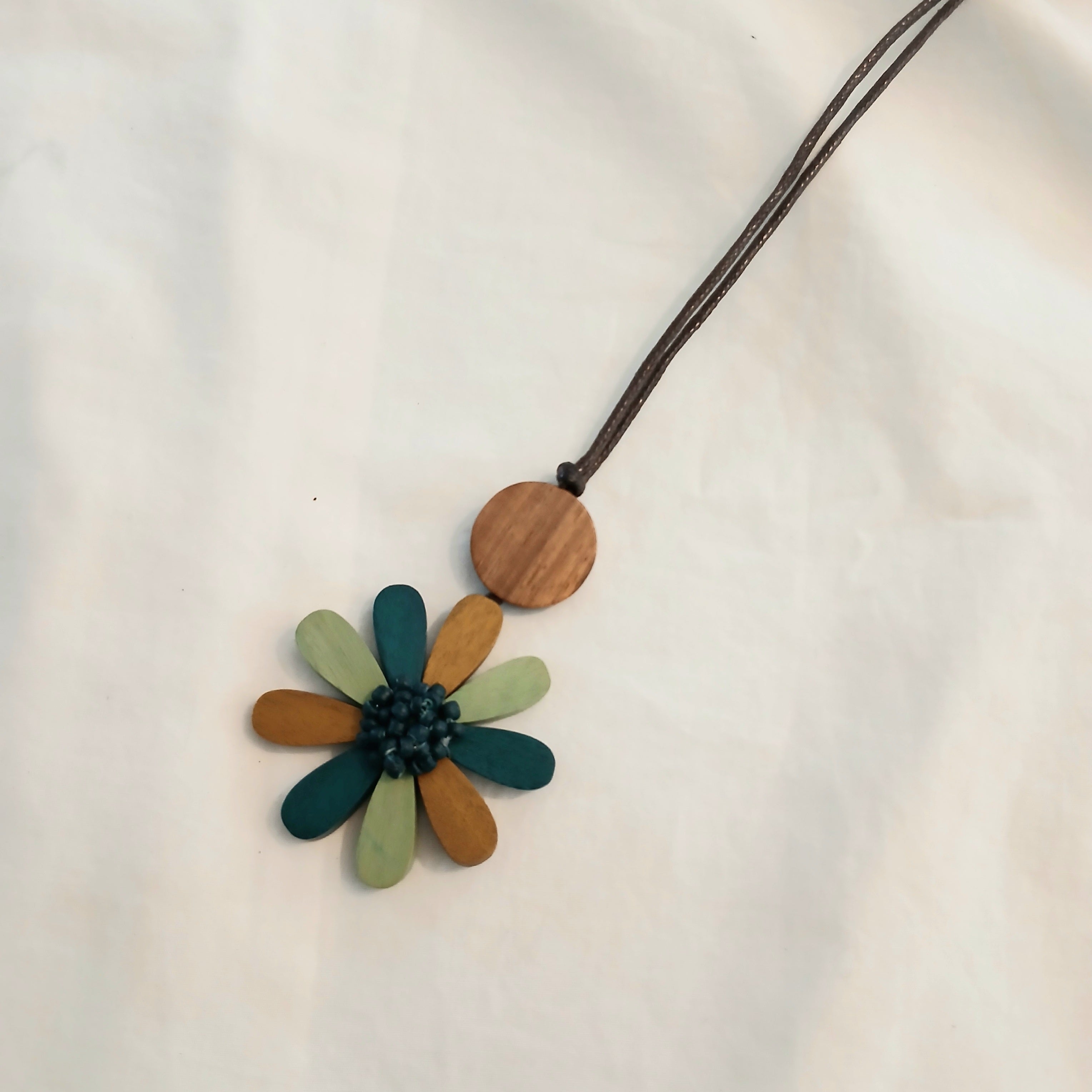 Wooden Flower Pendant Necklace N7-1665
