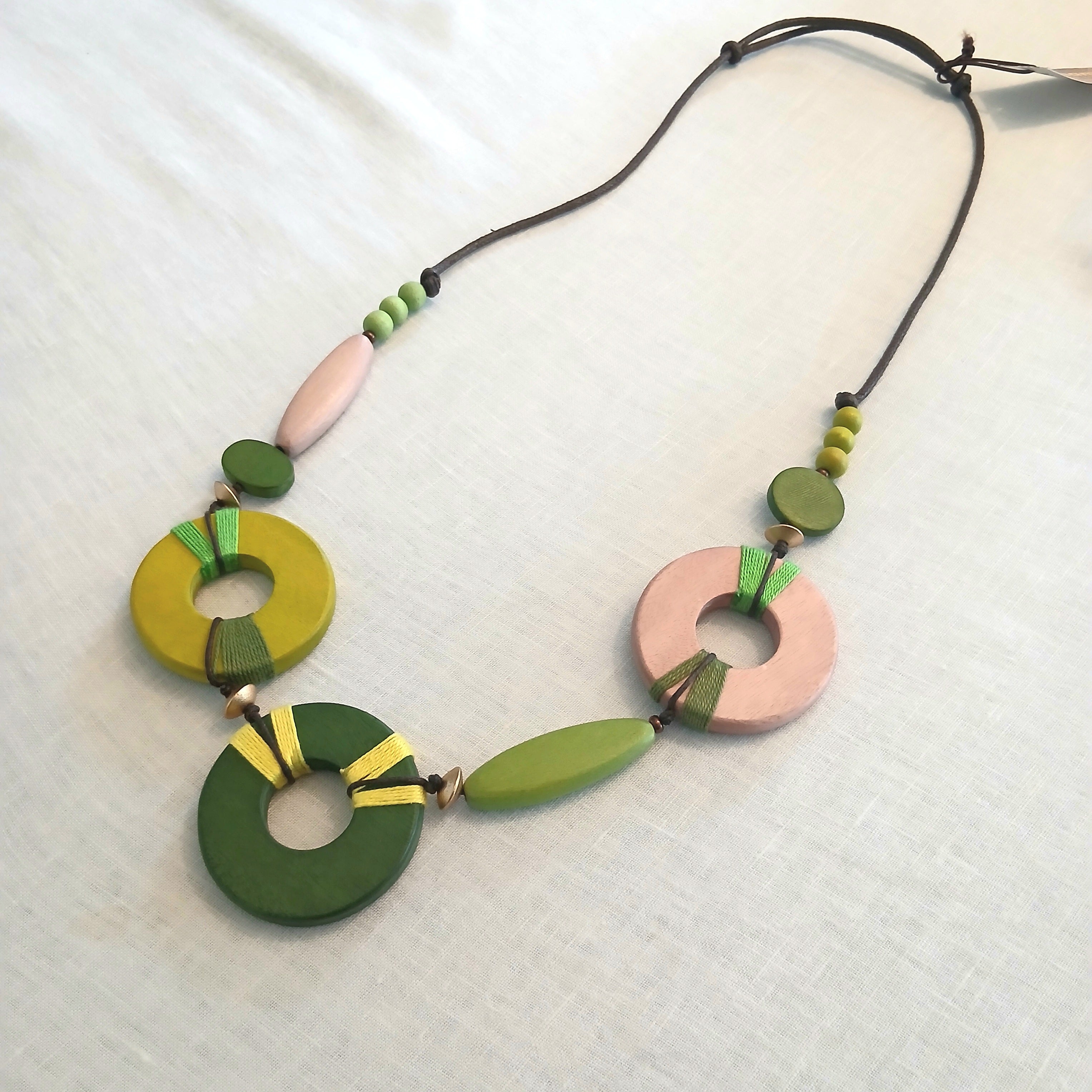 Embroidered Circles Shaped Wooden Beaded Necklace N7-1351