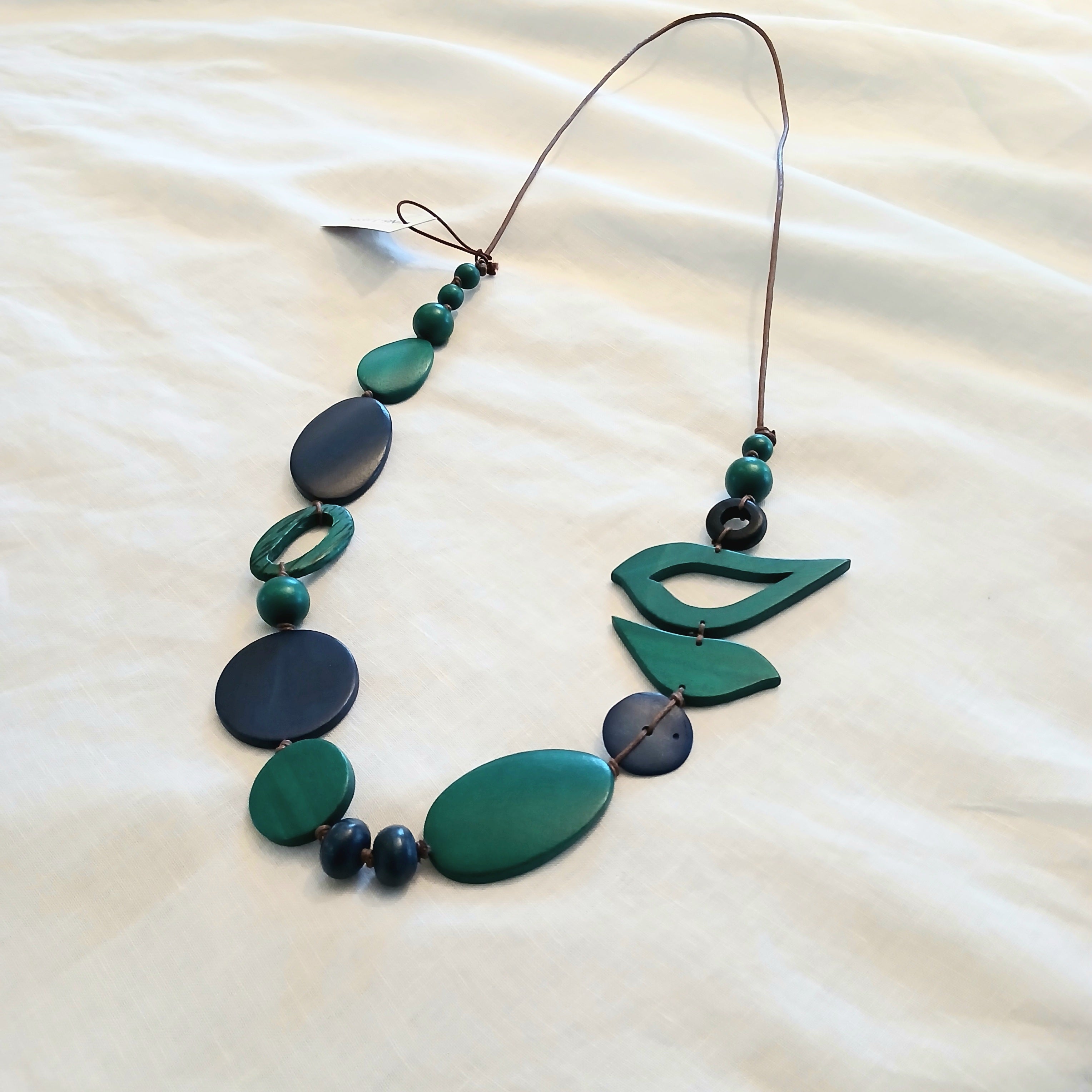 2 Birds Together on Oval Beads N6-1165