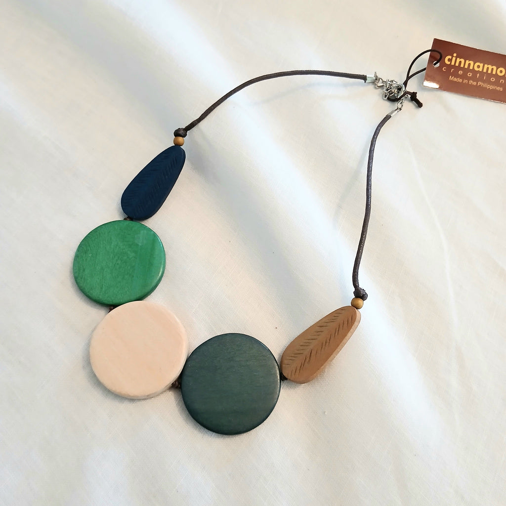Gathered Round Discs Short Wooden Beaded Necklace N6-1109