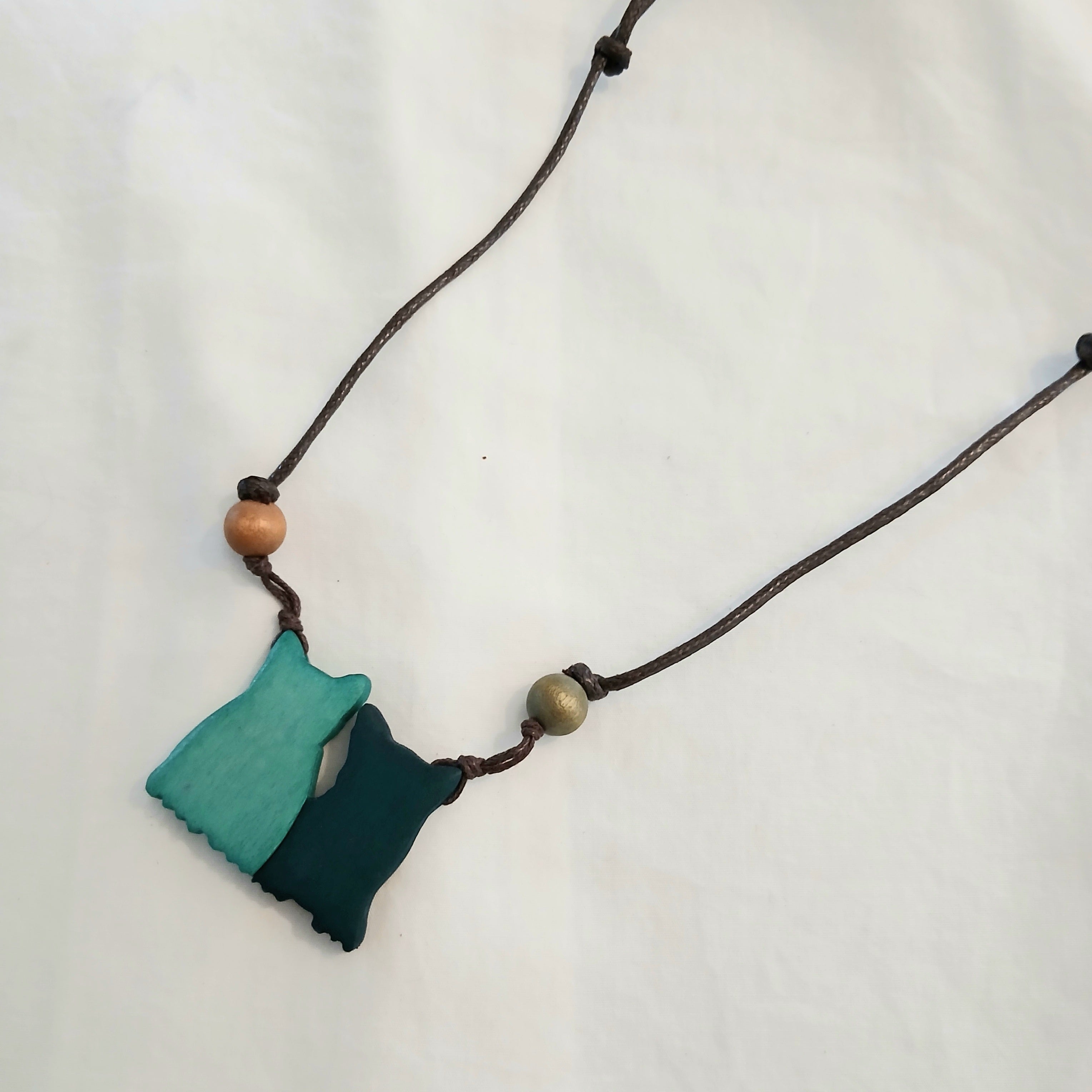 Little Wooden Cats Pendant Necklace N7-1995