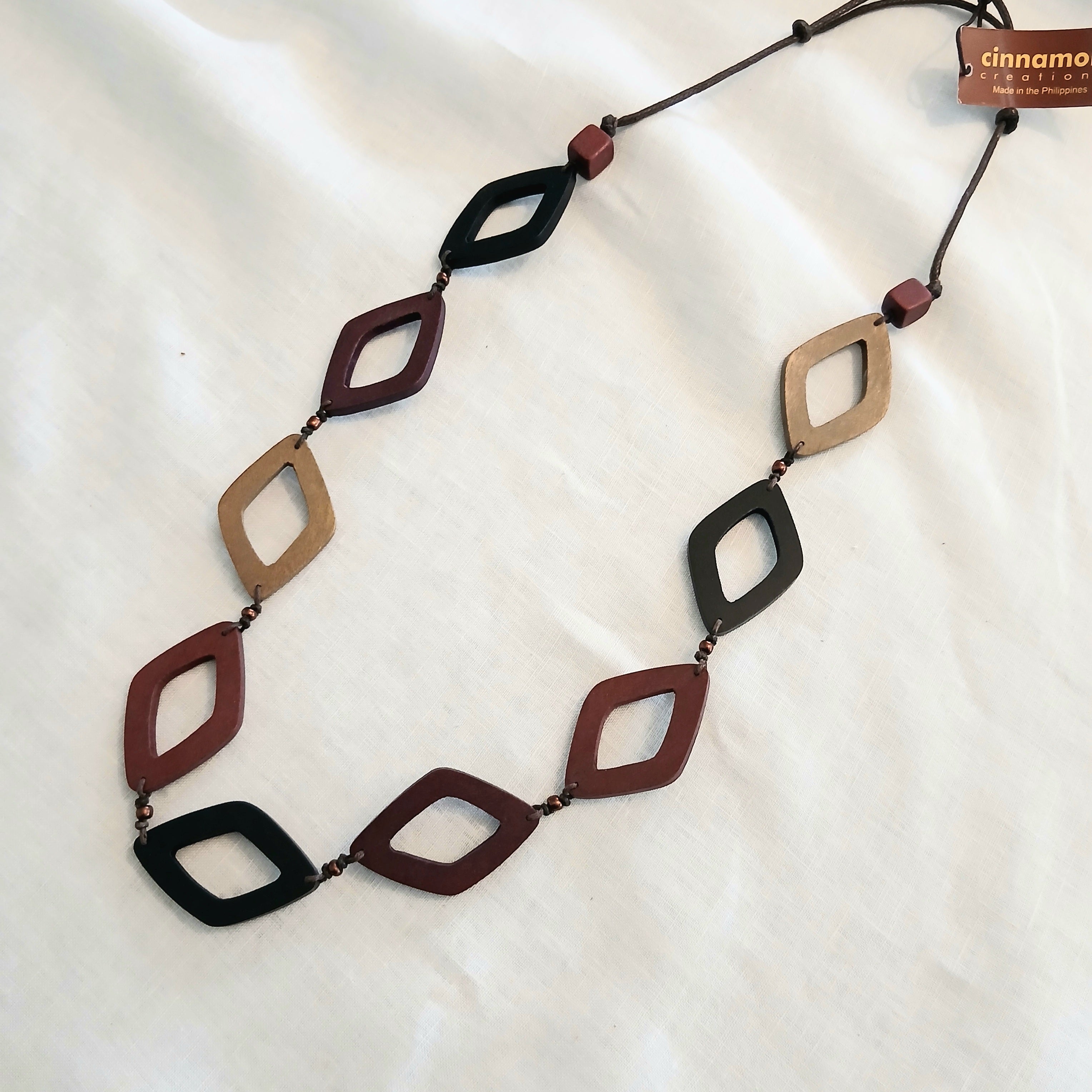 Diamond Shaped Wooden Beads Necklace N7-906