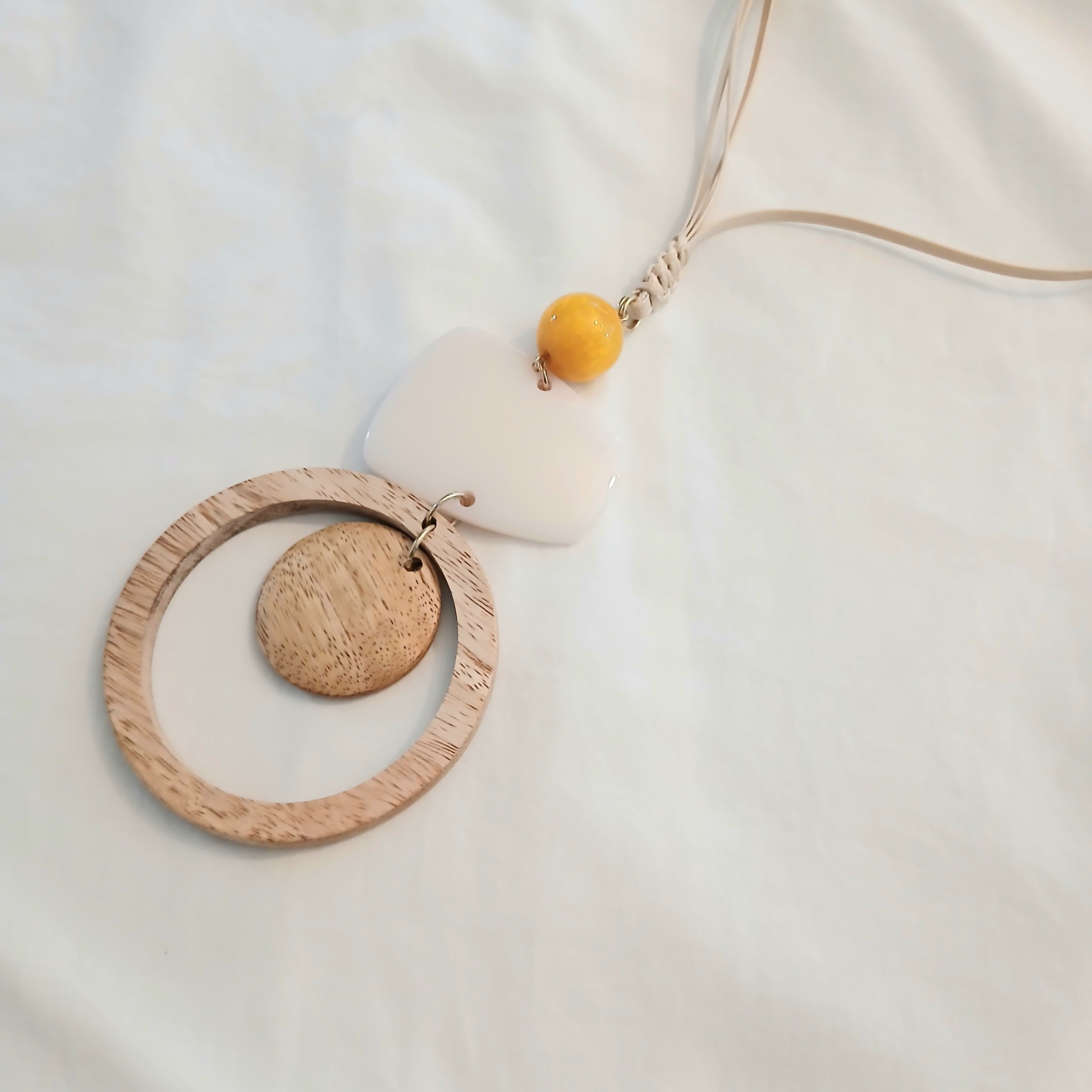 Chunky Resin Necklace with Circles MK-35098