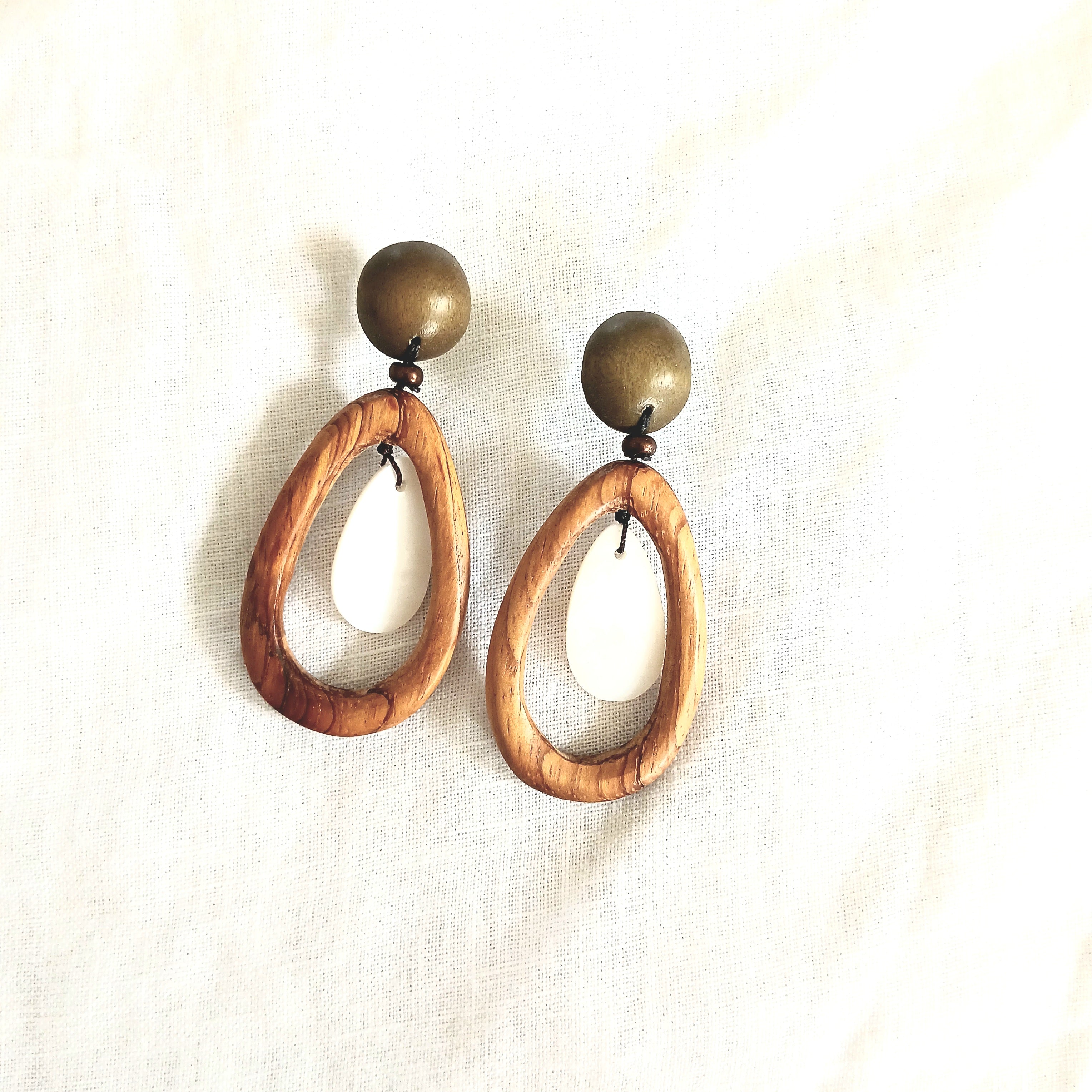 Oval Dangling Wooden Earrings - E7-1390