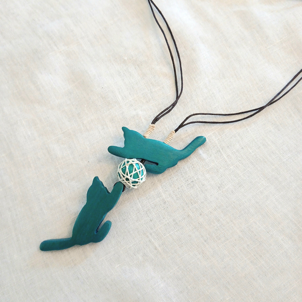 Fun Cat Playing Ball Necklace N6-5492