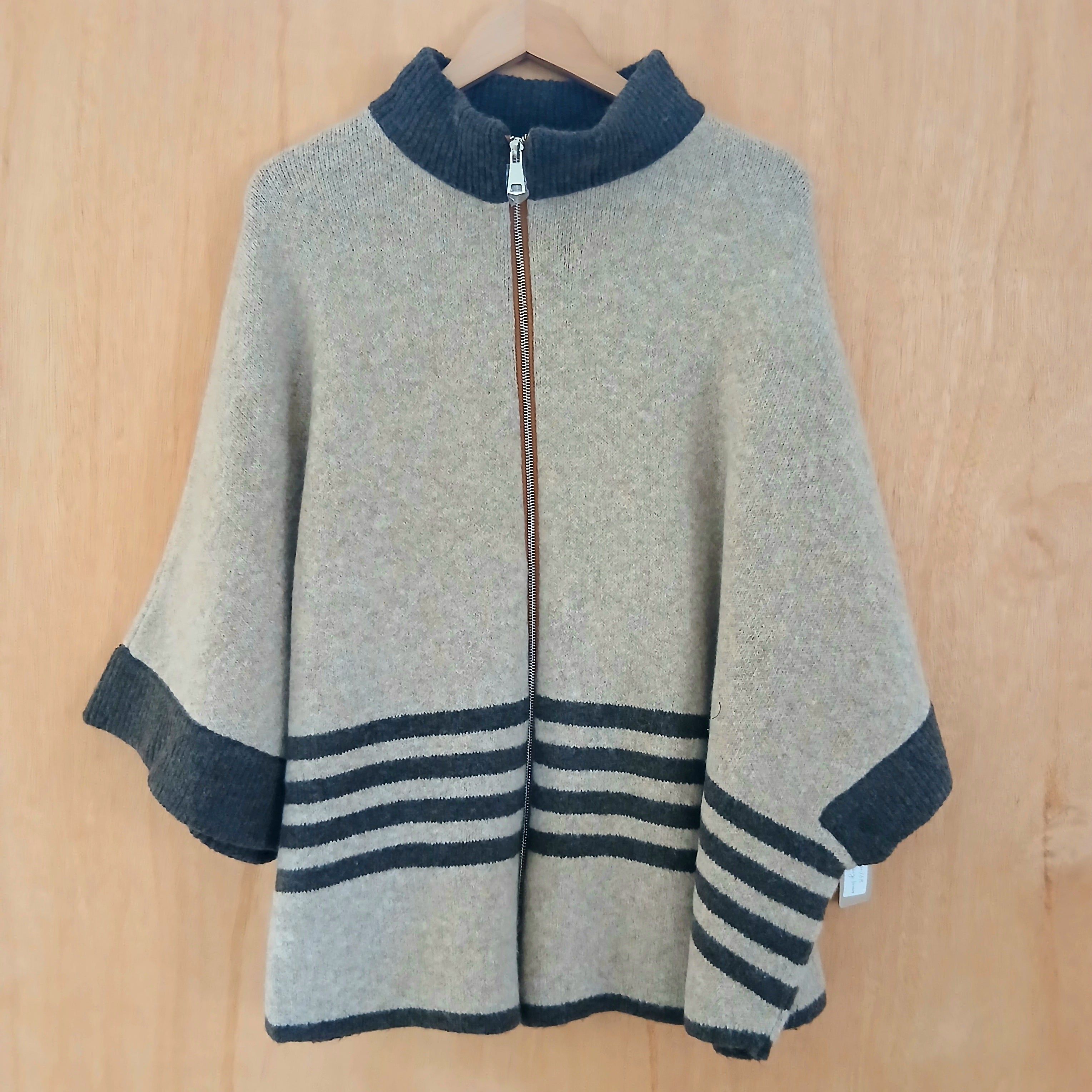 Poncho with Zip and Stripes 332768