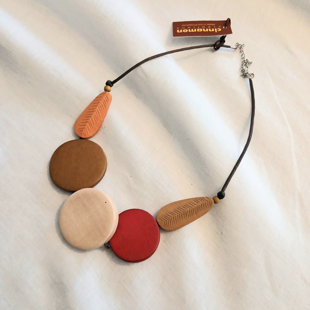 Gathered Round Discs Short Wooden Beaded Necklace N6-1109